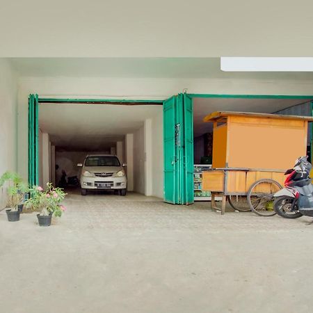 ホテル Vaccinated Staff - Spot On 3928 Terrace House Syariah Pondoktjing Dua エクステリア 写真