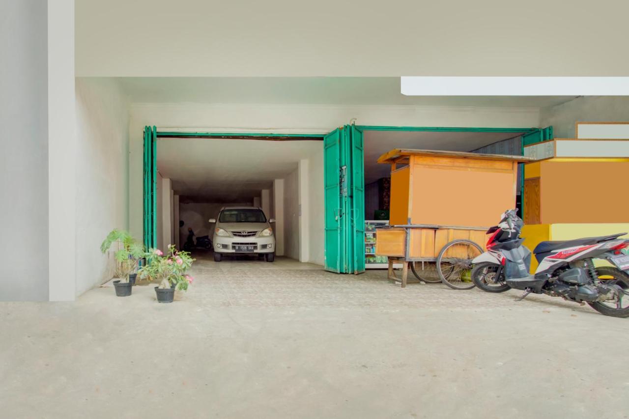 ホテル Vaccinated Staff - Spot On 3928 Terrace House Syariah Pondoktjing Dua エクステリア 写真