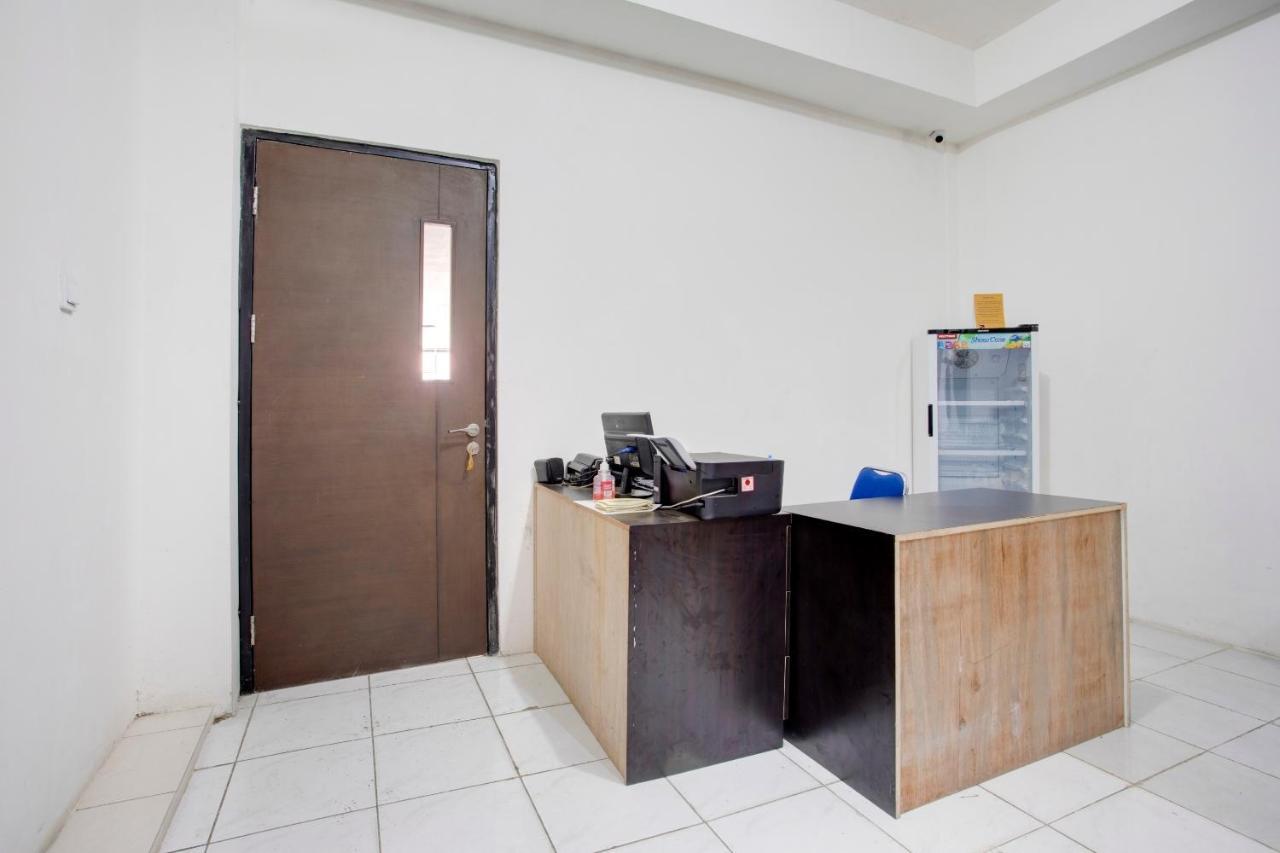 ホテル Vaccinated Staff - Spot On 3928 Terrace House Syariah Pondoktjing Dua エクステリア 写真