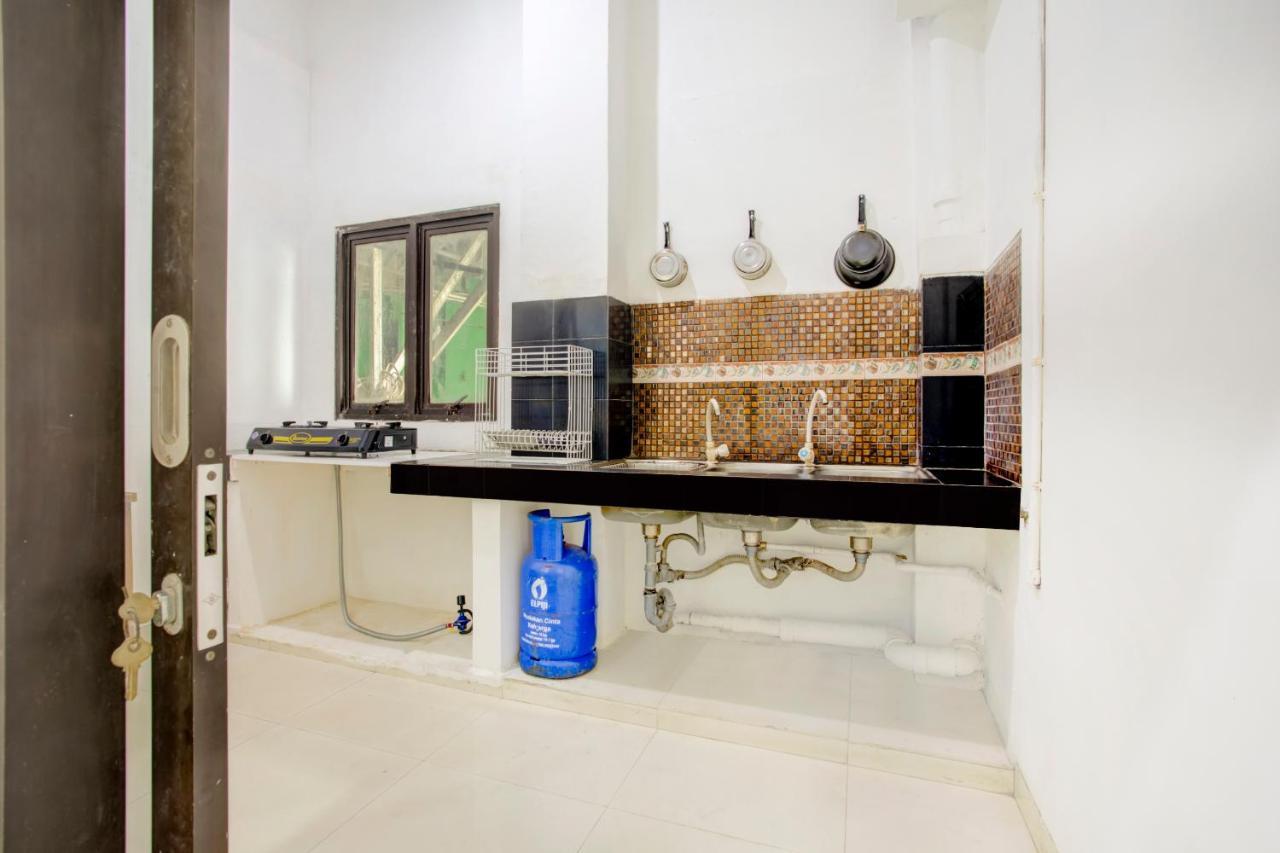 ホテル Vaccinated Staff - Spot On 3928 Terrace House Syariah Pondoktjing Dua エクステリア 写真