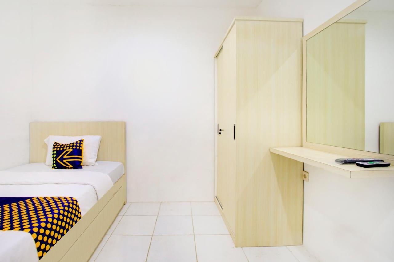 ホテル Vaccinated Staff - Spot On 3928 Terrace House Syariah Pondoktjing Dua エクステリア 写真